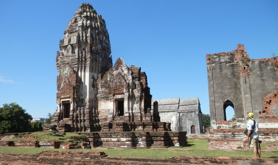 Wat Phra Sri Rattana Mahathat　12世紀に建てられたクメール寺院