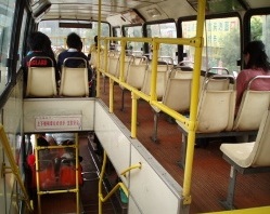 成都市内のバスの中
