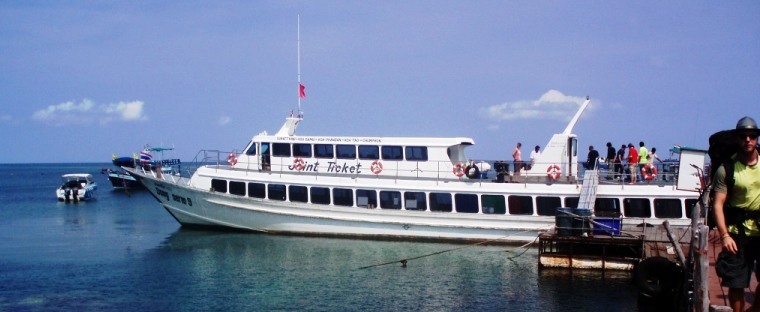 ジョイントチケットのボート　タオ島で
