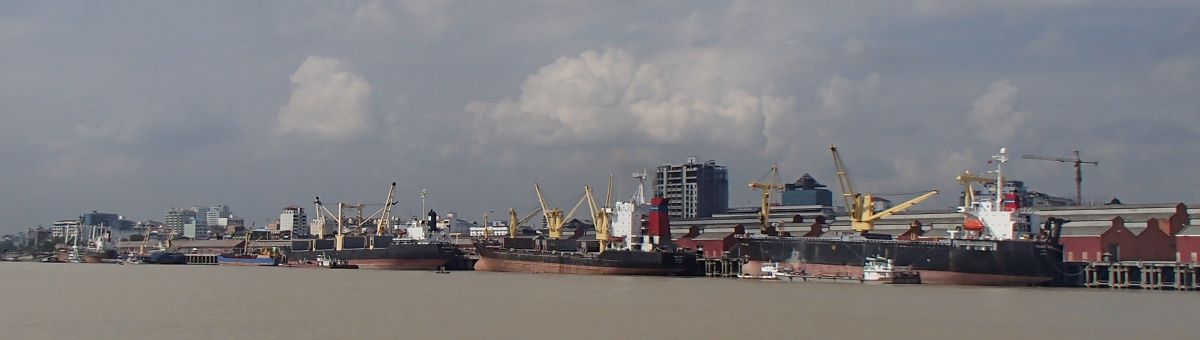 ヤンゴン港