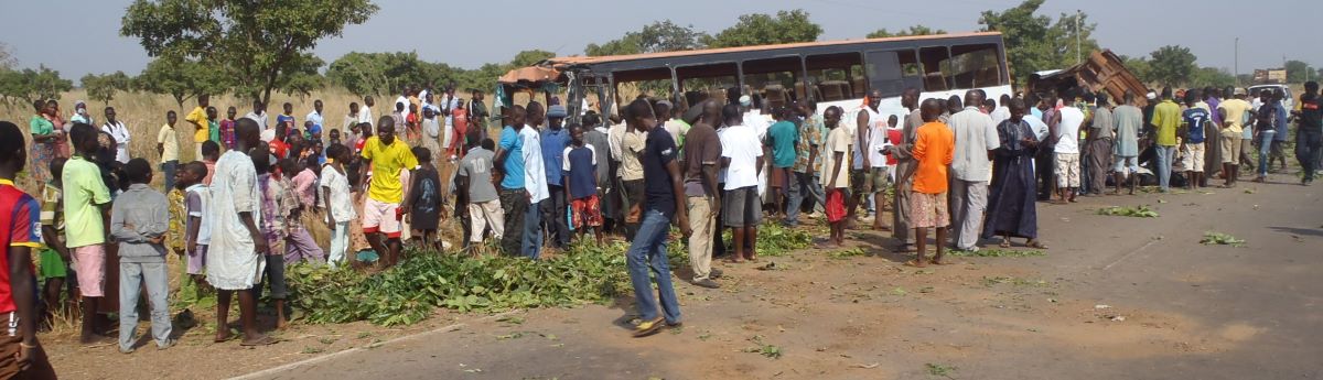 ガーナ北部タマレ郊外のバス事故